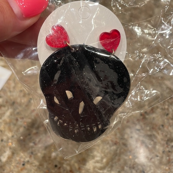 NEW Prep Obsessed Glitter Heart Skull Dangle Earrings - Picture 3 of 4